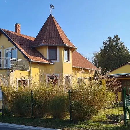 Hajas Familia Kiado Szobak * Balatonmariafurdo