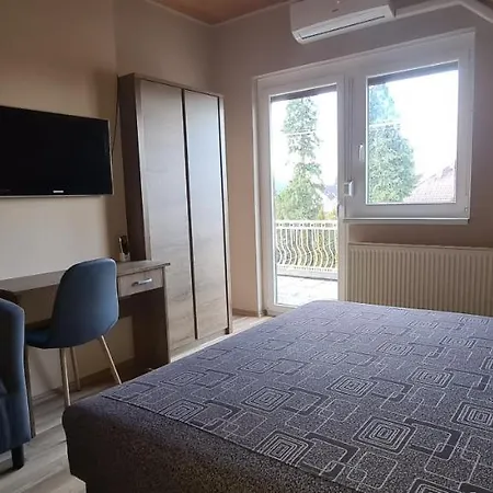 Ubytování v soukromí Hajas Familia Kiado Szobak *