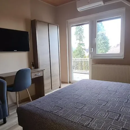 Ubytování v soukromí Hajas Familia Kiado Szobak *
