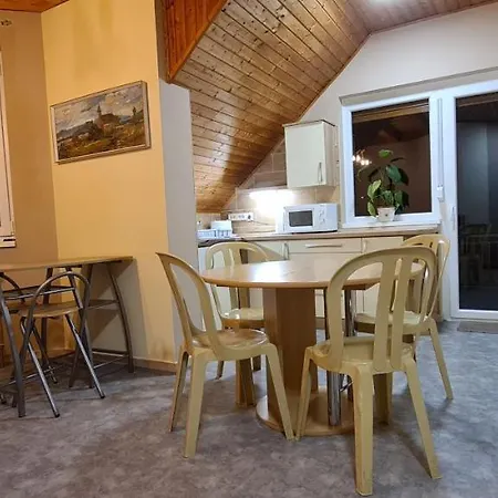 Hajas Familia Kiado Szobak منزل للإقامة Balatonmáriafürdő