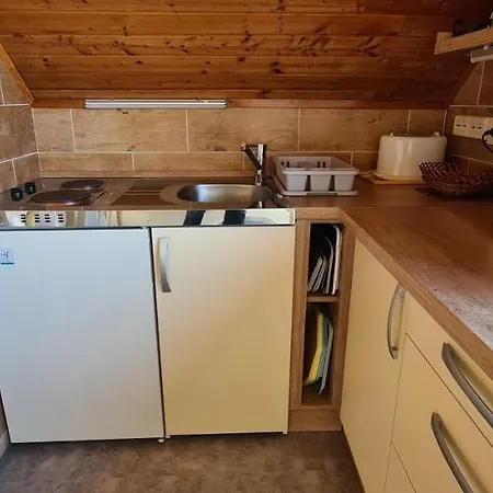 Hajas Familia Kiado Szobak منزل للإقامة