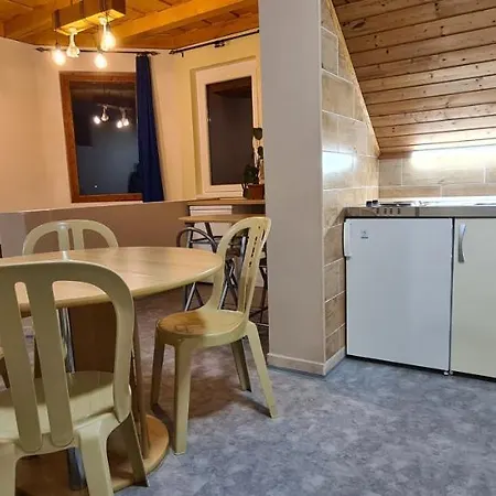 Hajas Familia Kiado Szobak منزل للإقامة Balatonmáriafürdő