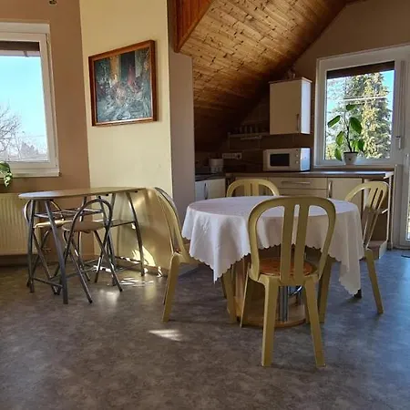 Hajas Familia Kiado Szobak منزل للإقامة Balatonmáriafürdő