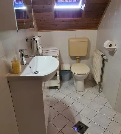 Hajas Familia Kiado Szobak * Balatonmariafurdo