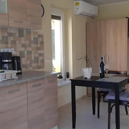 Homestay Hajas Familia Kiado Szobak Balatonmariafurdo