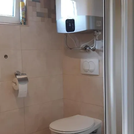 Hajas Familia Kiado Szobak