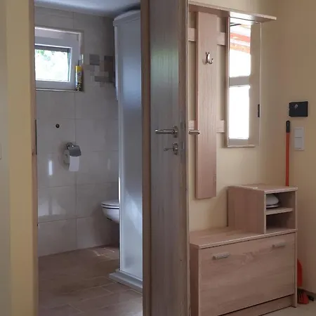 Hajas Familia Kiado Szobak *