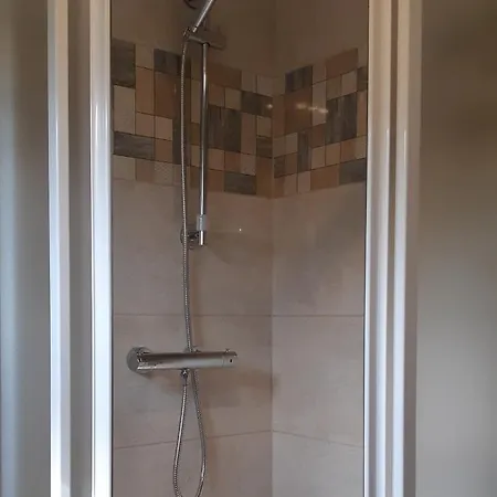 Hajas Familia Kiado Szobak منزل للإقامة Balatonmáriafürdő