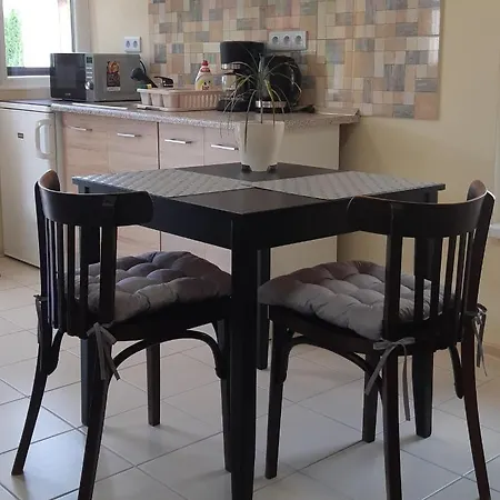 منزل للإقامة Hajas Familia Kiado Szobak *