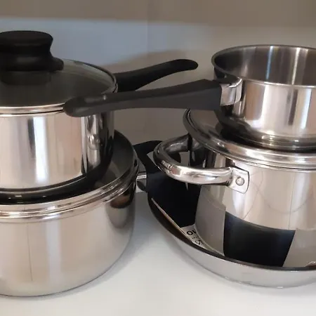 Hajas Familia Kiado Szobak