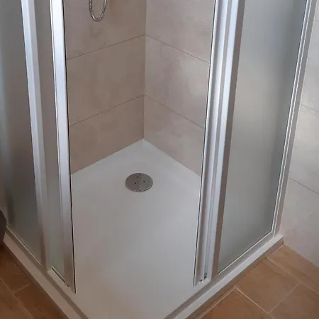 منزل للإقامة Hajas Familia Kiado Szobak Balatonmáriafürdő