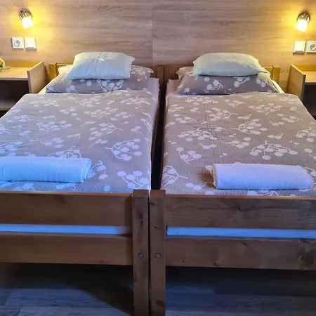 Hajas Familia Kiado Szobak בית אירוח *