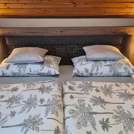 בית אירוח Hajas Familia Kiado Szobak Balatonmáriafürdő