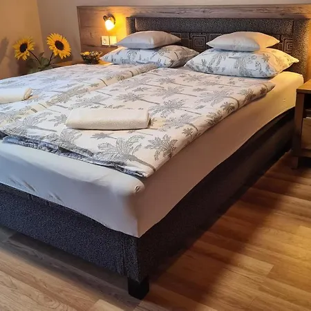 منزل للإقامة Hajas Familia Kiado Szobak *