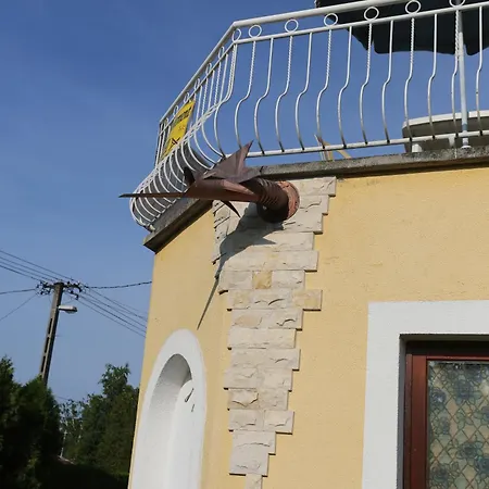 Hajas Familia Kiado Szobak Balatonmariafurdo