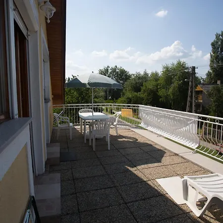 בית אירוח Hajas Familia Kiado Szobak Balatonmáriafürdő