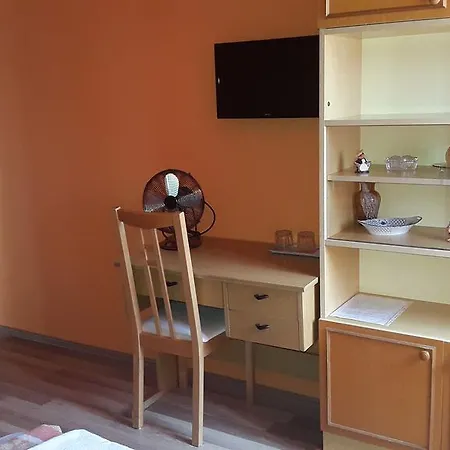 Hajas Familia Kiado Szobak Balatonmariafurdo