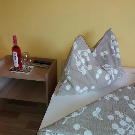 Hajas Familia Kiado Szobak * Balatonmariafurdo