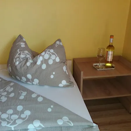 Hajas Familia Kiado Szobak * Balatonmariafurdo