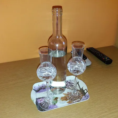 Hajas Familia Kiado Szobak *