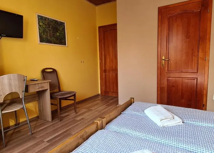 Hajas Familia Kiado Szobak *