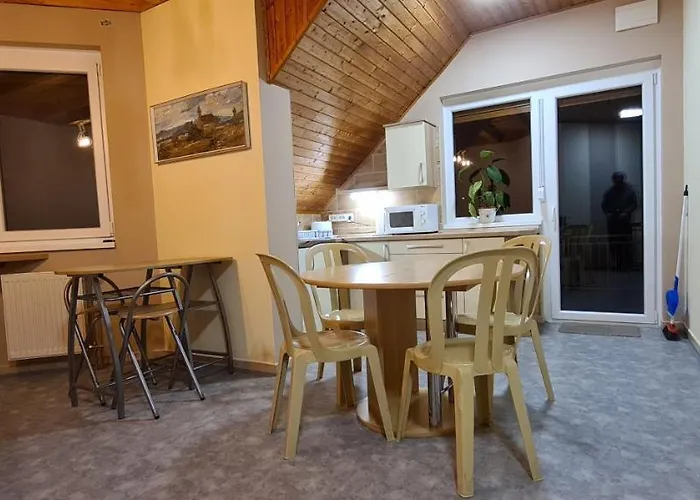 Hajas Familia Kiado Szobak ホームステイ Balatonmáriafürdő