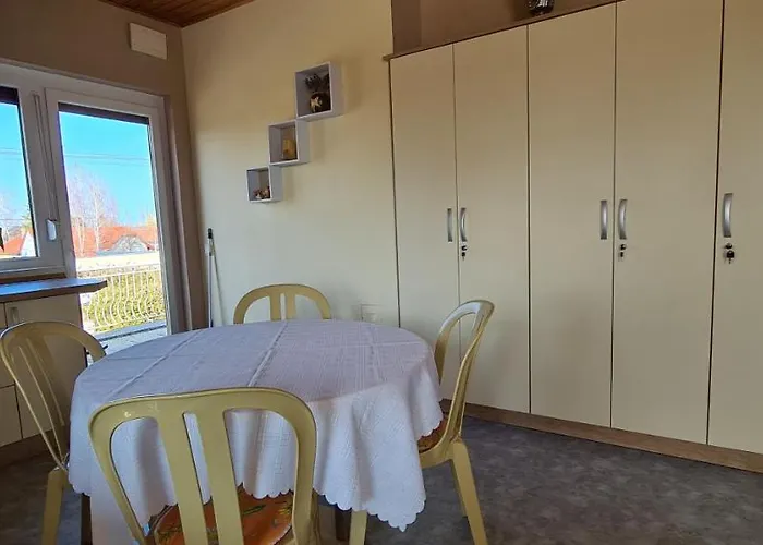 Hajas Familia Kiado Szobak *