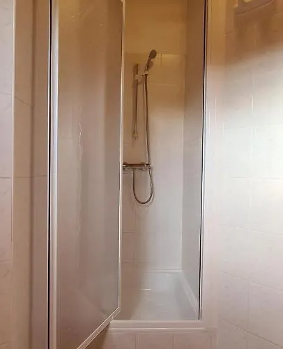 Hajas Familia Kiado Szobak