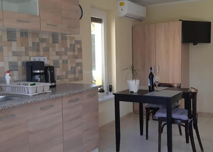 منزل للإقامة Hajas Familia Kiado Szobak Balatonmáriafürdő