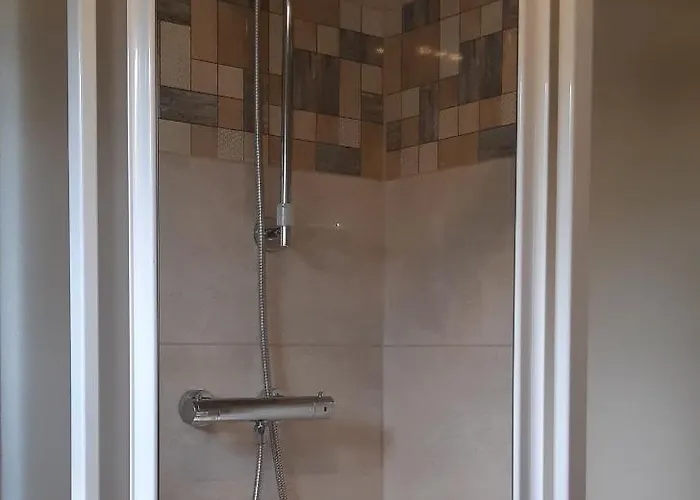 Hajas Familia Kiado Szobak ホームステイ Balatonmáriafürdő