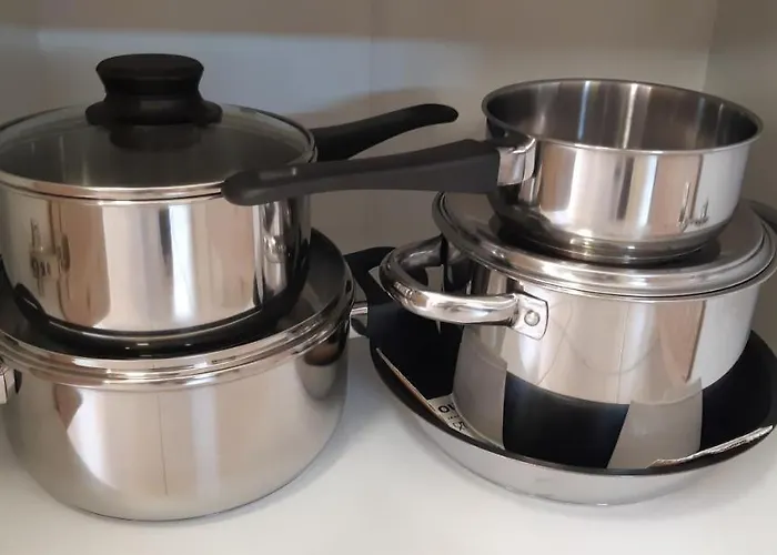 Hajas Familia Kiado Szobak