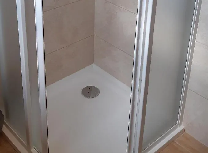 ホームステイ Hajas Familia Kiado Szobak Balatonmáriafürdő