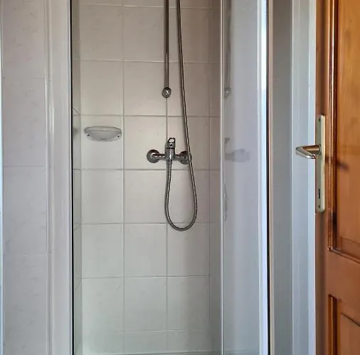 Hajas Familia Kiado Szobak ホームステイ Balatonmáriafürdő