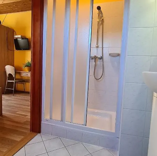 Hajas Familia Kiado Szobak