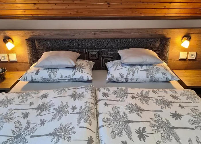 ホームステイ Hajas Familia Kiado Szobak Balatonmáriafürdő