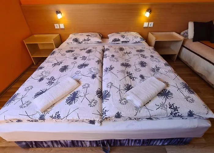 ホームステイ Hajas Familia Kiado Szobak Balatonmáriafürdő