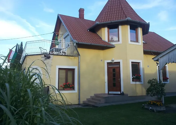 منزل للإقامة Hajas Familia Kiado Szobak Balatonmáriafürdő