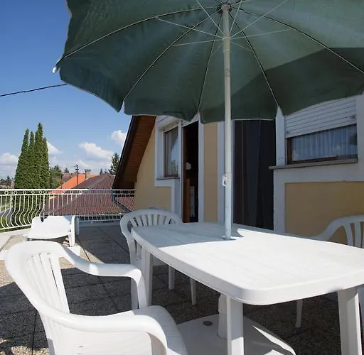 ホームステイ Hajas Familia Kiado Szobak