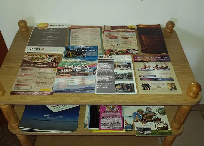 Hajas Familia Kiado Szobak