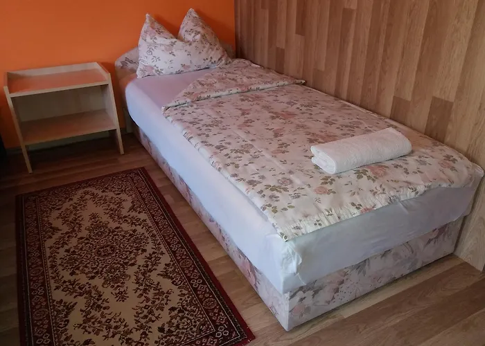 בית אירוח Hajas Familia Kiado Szobak